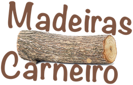Tronco de madera horizontal con texto "Madeiras Carneiro" en marrón alrededor.