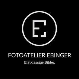 Logo von Fotoatelier Ebinger mit dem Slogan "Erstklassige Bilder".