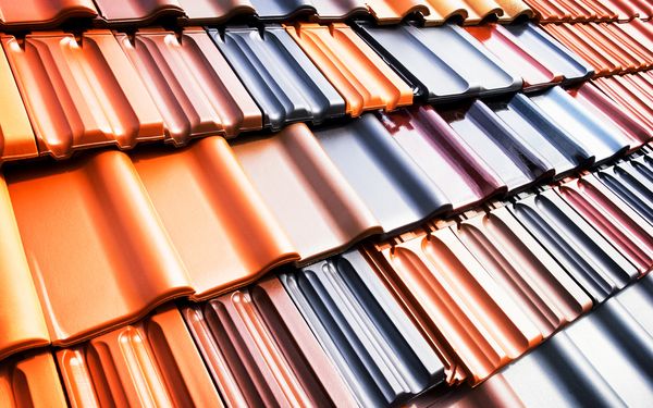Verschieden Dachziegele nebeneinander gelegt