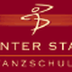 Logo der Tanzschule Center Stage auf rotem Hintergrund mit stilisiertem Tänzer-Symbol.