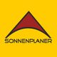 Logo mit rotem Dreieck über Text "SONNENPLANER" auf gelbem Hintergrund.