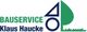 Logo von Bauservice Klaus Haucke, grüne und blaue Farben mit stilisiertem Baum und Rasen.