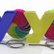 Lettere "YOYO" colorate con spirali arcobaleno sullo sfondo.