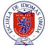 Escudo de la Escuela de Idiomas Úbeda con un león, un libro y un birrete.