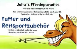 Nettes Cartoon-Pferd, Text über Julia's Reitsportgeschäft und Futter-Eröffnungstage.
