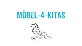Kind spielt am Boden. Text: "MÖBEL-4-KITAS" in blauer Schrift oben.