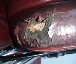 Lederschaden Autositz Oldtimer (Vorher)