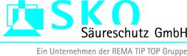 Logo der SKO Säureschutz GmbH. Text: "Ein Unternehmen der REMA TIP TOP Gruppe".