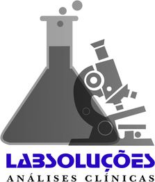 Frasco e microscópio com o texto "LABSOLUÇÕES Análises Clínicas" em destaque.
