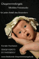 Baby mit Mütze, Werbung für ChayennnnnAngels Fotostudio, Kontaktinfos unten aufgelistet.