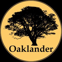 Baum-Silhouette mit dem Text "Oaklander" auf beigem Hintergrund in einem runden Rahmen.