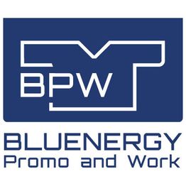 Logo Bluenergy Promo and Work, sfondo blu, scritta bianca "BPW" stilizzata a forma di maglia.
