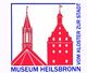 Rotes Logo des Museums Heilsbronn mit Gebäuden und dem Text "Vom Kloster zur Stadt".
