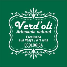 Imagen de etiqueta: "Verd'oli, Artesanía natural, Escalivada ecológica a la leña". Fondo verde.