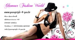 Frau in schwarzem Outfit und Hut liegt vor Blumenmuster. Text: "Glamour Fashion World".