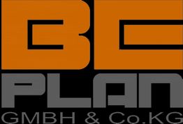 Logo mit orangefarbenem "BC" und grauem "PLAN GMBH & Co.KG" auf schwarzem Hintergrund.