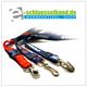 Werbe-Schlüsselbänder mit Logos und Clips liegen vor einem e-schluesselband.de Shop-Logo.
