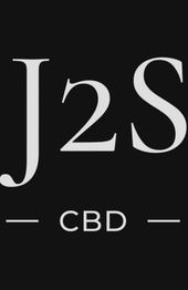 Texte "J2S" et "CBD" sur fond noir, en lettres blanches.