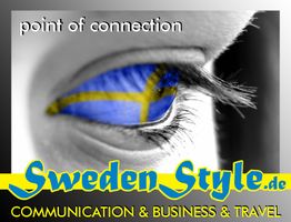 Nahaufnahme eines Auges mit schwedischer Flagge im Auge, Text: "SwedenStyle.de".