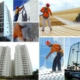 Trabalhadores pintando e limpando prédios e telhados em várias cenas urbanas.