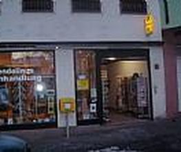 Buchhandlung von aussen ,mit Post