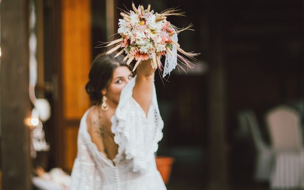 Der Brautstrauß-Guide: Arten, Blumensorten, Kosten, Pflege, Aufbewahrung