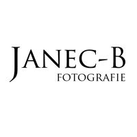 Schwarz-weißes Logo mit der Aufschrift "Janec-B Fotografie" auf weißem Hintergrund.