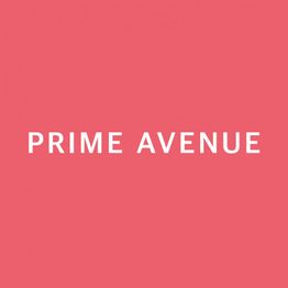 Rosa Hintergrund mit weißem Text "PRIME AVENUE" in der Mitte.