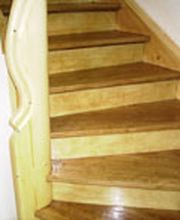 Renovierte Holztreppe