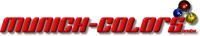 Roter Schriftzug „Munich-Colors“ mit drei gelben, blauen und roten Kugeln rechts oben.