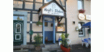 Fachwerkhaus mit Schild "Horb's Scheune - Bar & Restaurant" und Blumenschmuck am Eingang.