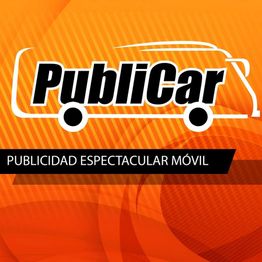 Imagen de logotipo "PubliCar", publicidad espectacular móvil en fondo naranja.