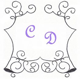 Verschnörkeltes schwarz-weißes Rahmenmuster mit lila Buchstaben "C" und "D" in der Mitte.