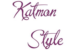 Kalligrafie-Schriftzug "Katmon Style" in lila auf weißem Hintergrund.