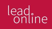 Roter Hintergrund mit weißem Text: "lead.online".
