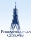 Turm mit der Aufschrift "Ferienwohnungen Cuxhaven" vor blauem Hintergrund.