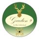 Grünes Logo mit Hirschkopf und Text "Gardien 9 by Elke Dullenkopf", goldene Verzierung unten.