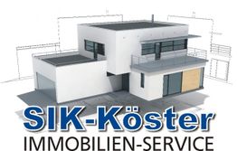 Moderner weißer Gebäudeentwurf mit blauem Text "SIK-Köster IMMOBILIEN-SERVICE" darunter.