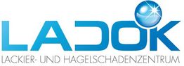 Logo von "LADOK" mit Schriftzug "Lackier- und Hagelschadenzentrum" und blauer Glanzkugel.