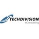 Logo von TechDivision eConsulting mit blauem Design-Element auf weißem Hintergrund.