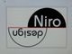 Schwarzes und weißes "Niro design"-Logo mit Halbkreis und rotem Trennstrich.