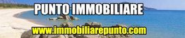 Spiaggia con acqua blu, scritta "PUNTO IMMOBILIARE" e sito web "immobiliarepunto.com".