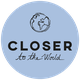 Logo avec un globe stylisé et le texte "Closer to the World" sur fond bleu clair.