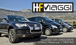 Tre veicoli neri parcheggiati con sfondo montuoso, logo "HF Viaggi", noleggio in Trentino.