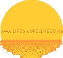 Gelbes, stilisiertes Sonnenlogo mit der Website-Adresse www.LIFEplusWELLNESS.de in der Mitte.