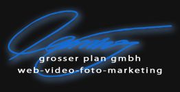 Logo mit blauer Unterschrift und Text: "grosser plan gmbh, web-video foto-marketing".