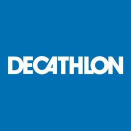 Logo de Decathlon en letras blancas sobre fondo azul.