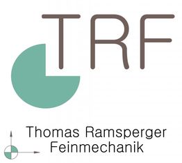 TRF-Logo mit einem Kreisdiagramm-Symbol und Text: "Thomas Ramsperger Feinmechanik".