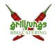 Zwei gekreuzte Chilis mit dem Text "Grilljungs BBQ Catering" in grüner Schrift.