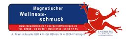 Schild mit dem Text "Magnetischer Wellness-Schmuck" und einem roten Frosch, ENERGETIX-Logo.